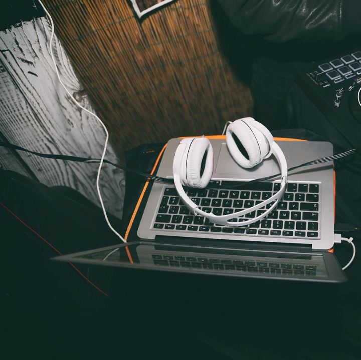 freight broker laptop headset